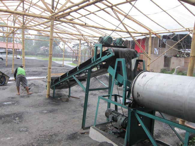 山西運(yùn)城磁選生產(chǎn)線物料準(zhǔn)備研磨