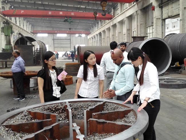 圓錐球磨機采用耐磨抗壓性強材料制作，使用壽命得到保證