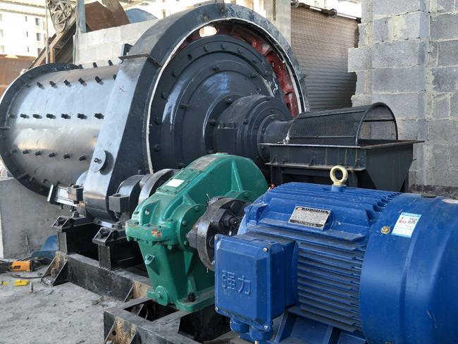 中德鉀長石球磨機可對各種濕度鉀長石進(jìn)行磨礦處理，產(chǎn)能高、故障少、品質(zhì)好