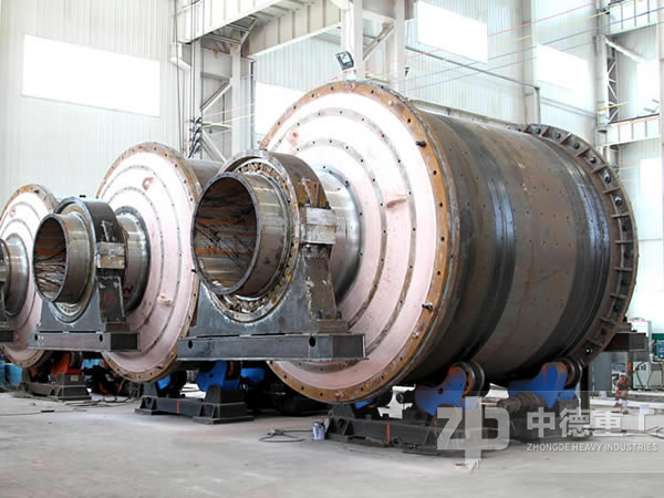 小型球磨機生產(chǎn)車間