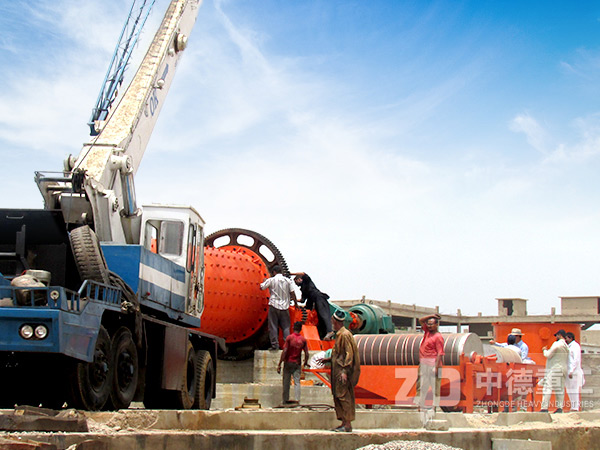 載荷大小也是影響鈦礦球磨機配備電機的主要因素