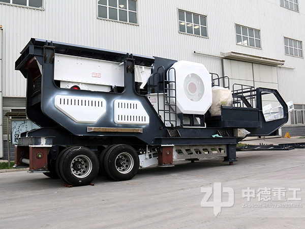 顎破組合可移動破碎機(jī)待命出發(fā)