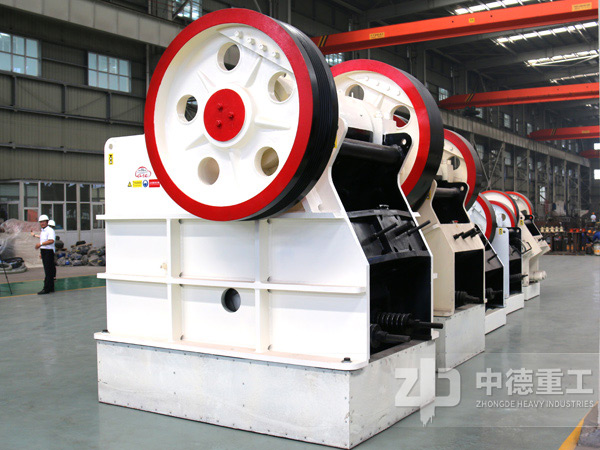 大型顎式破碎機(jī)