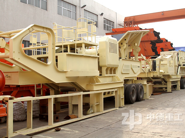 準(zhǔn)備運(yùn)往客戶那邊的移動(dòng)破碎機(jī)