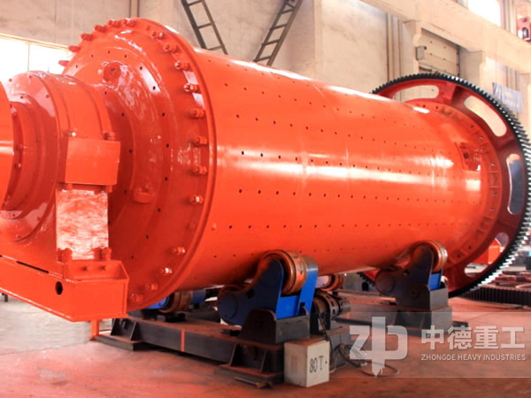 放大的小型球磨機圖片