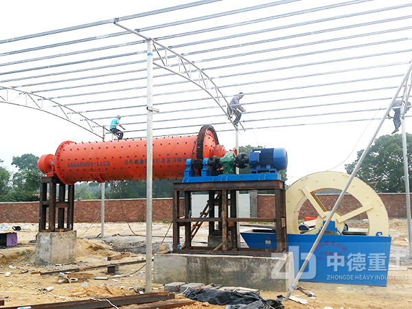 球磨機(jī)工作現(xiàn)場(chǎng)二 球磨機(jī)工作現(xiàn)場(chǎng)二