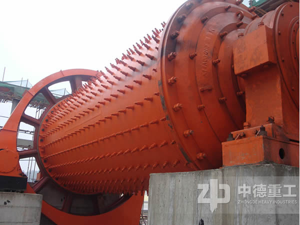 日產(chǎn)1000噸大型球磨機圖片