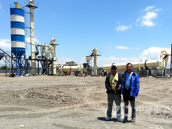 技術(shù)工程師為客戶服務(wù)