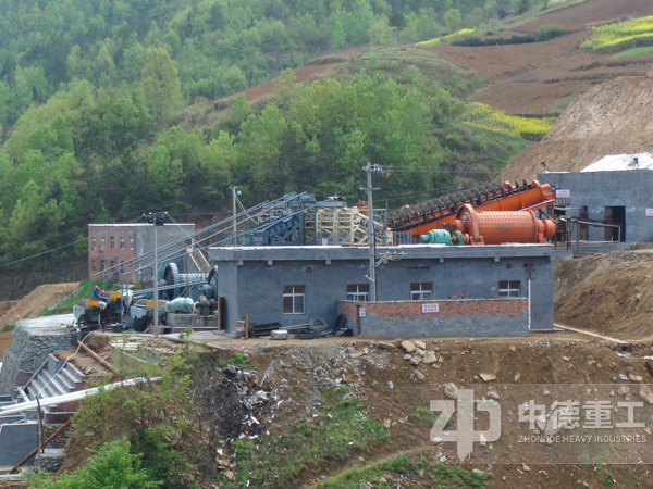 球磨機(jī)生產(chǎn)加工現(xiàn)場(chǎng) 球磨機(jī)生產(chǎn)加工現(xiàn)場(chǎng)