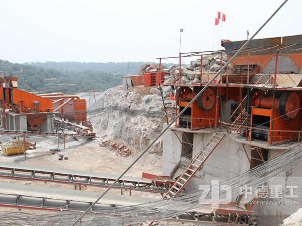 破碎生產(chǎn)現(xiàn)場(chǎng) 破碎生產(chǎn)現(xiàn)場(chǎng)