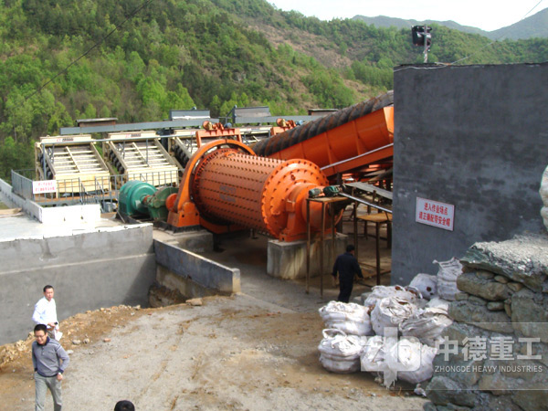 細(xì)磨設(shè)備與分選設(shè)備工作現(xiàn)場