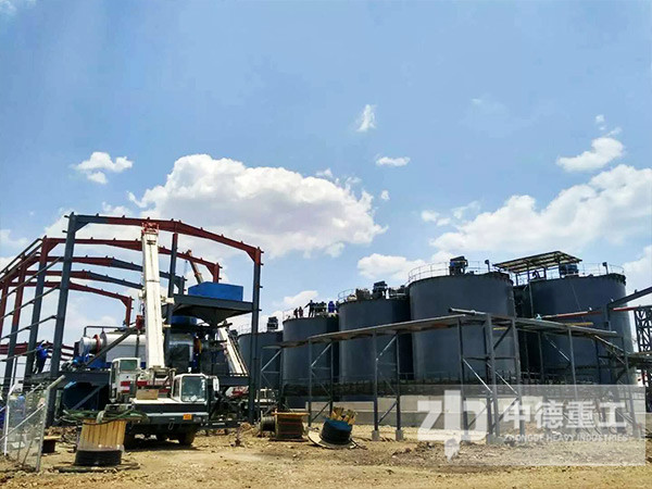 正在安裝球磨機