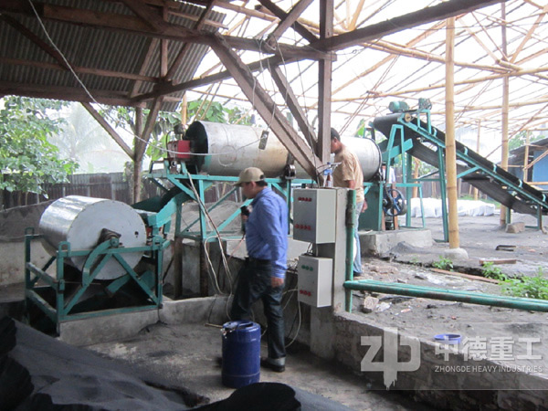 小型粉煤灰球磨機(jī)作業(yè)現(xiàn)場