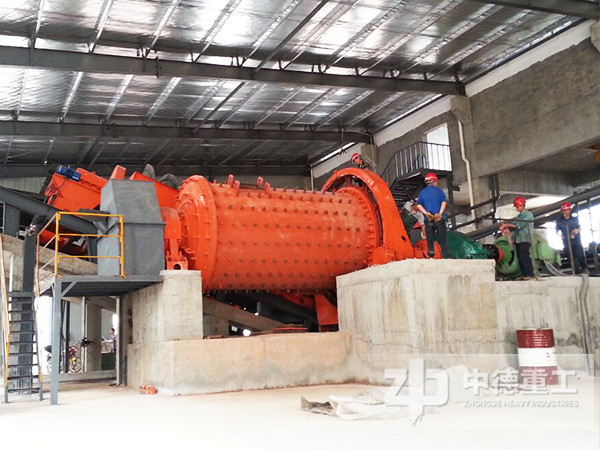 中德小型球磨機(jī)現(xiàn)場 中德小型球磨機(jī)現(xiàn)場