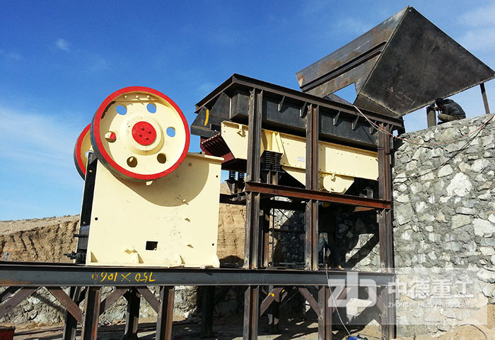 石墨選礦生產(chǎn)線破碎段用設(shè)備——顎式破碎機(jī)