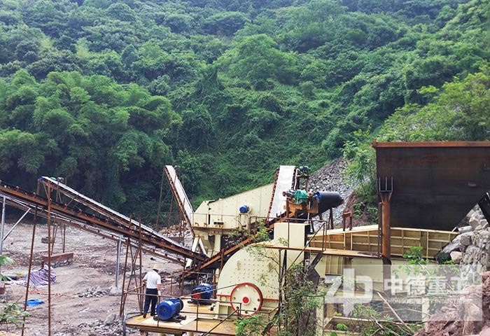 石墨礦破碎階段可用錘破或者細(xì)碎機(jī)進(jìn)行作業(yè)