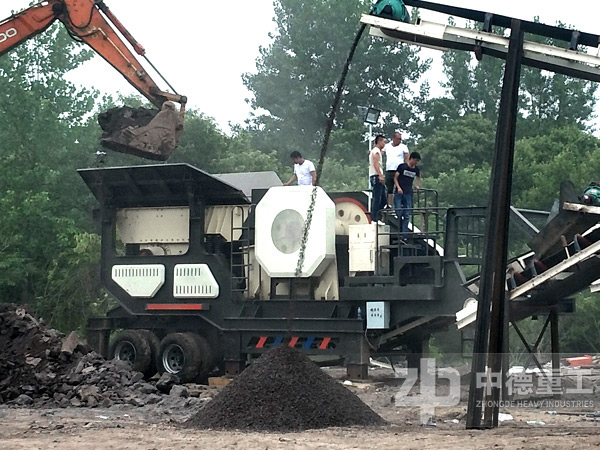 柴油式移動(dòng)煤炭破碎機(jī)破碎煤炭現(xiàn)場