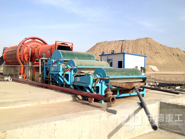 使用濕式球磨機(jī)作為煤炭降灰的加工設(shè)備非常環(huán)保