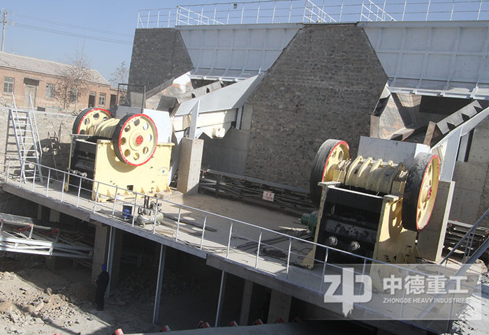 時產(chǎn)100-300噸顎式破碎機