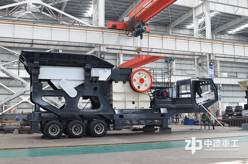 大型移動(dòng)式石頭粉碎機(jī)工廠實(shí)拍