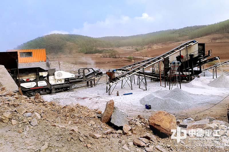 輪胎式移動(dòng)破碎機(jī)工作現(xiàn)場(chǎng)