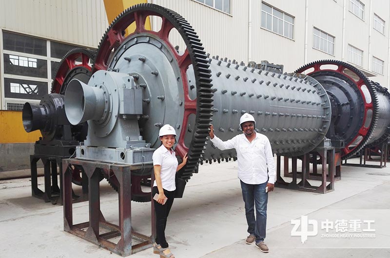 客戶來廠考察球磨機設(shè)備